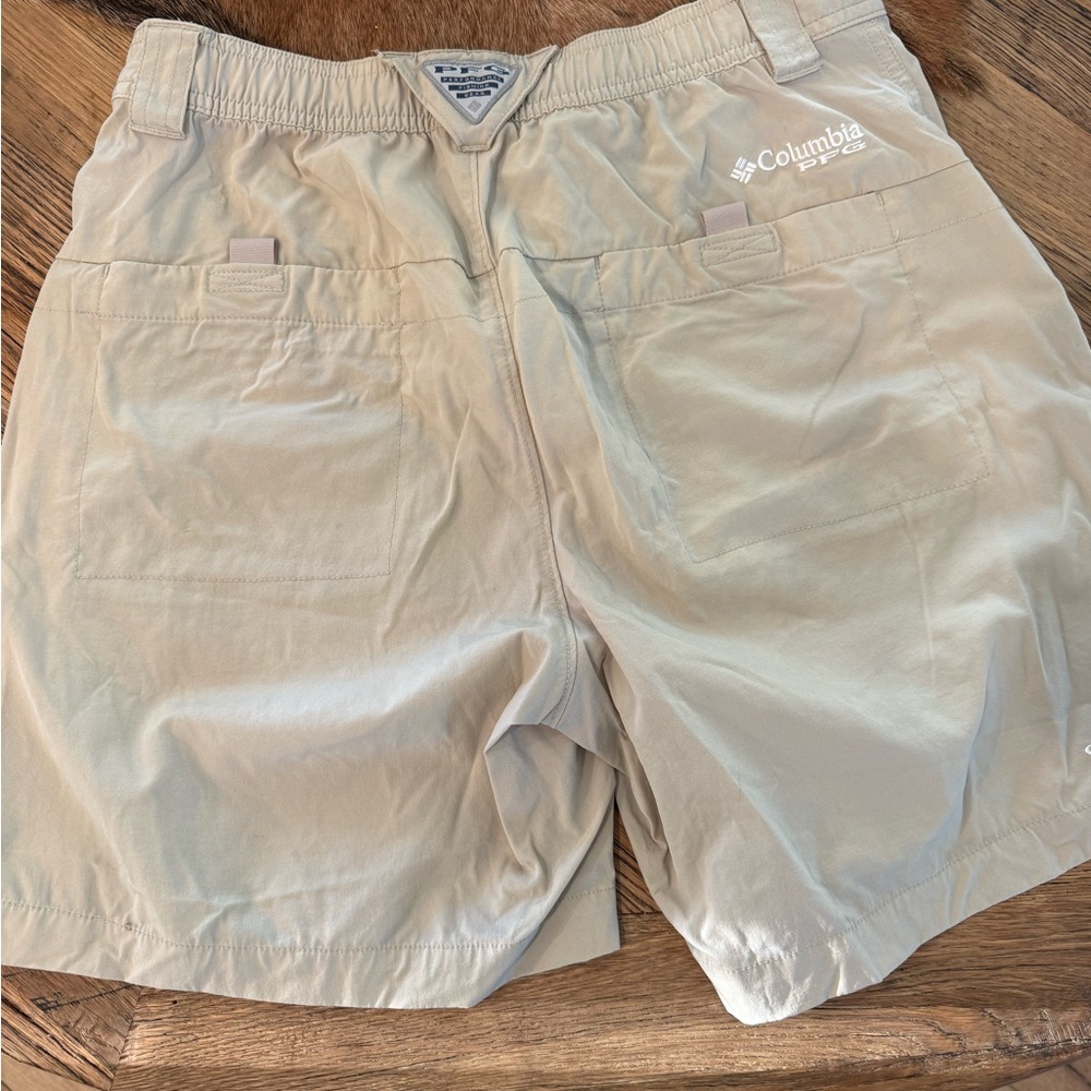 Columbia PFG fishing shorts size small 6L. - Picture 3 of 4